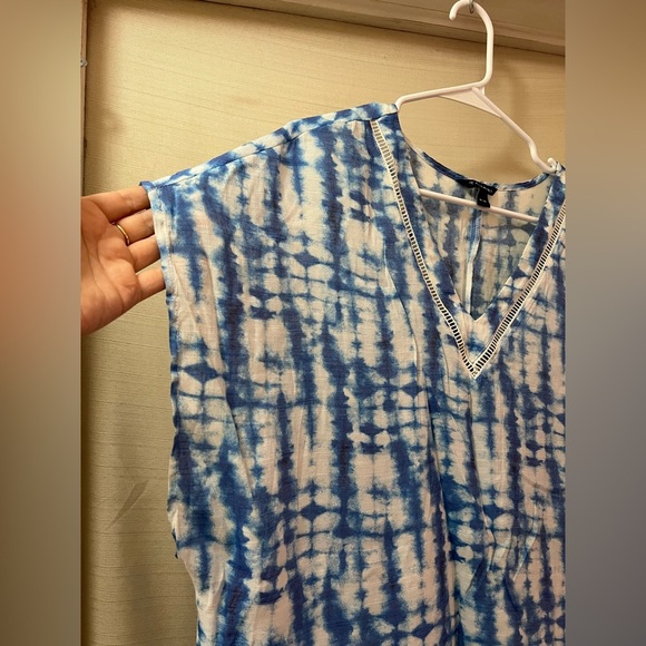 ⚫️ BOGO Tahari Blue Tie-Dye Women's Top Cover Up Size Medium Beach Vacation - Picture 3 of 6